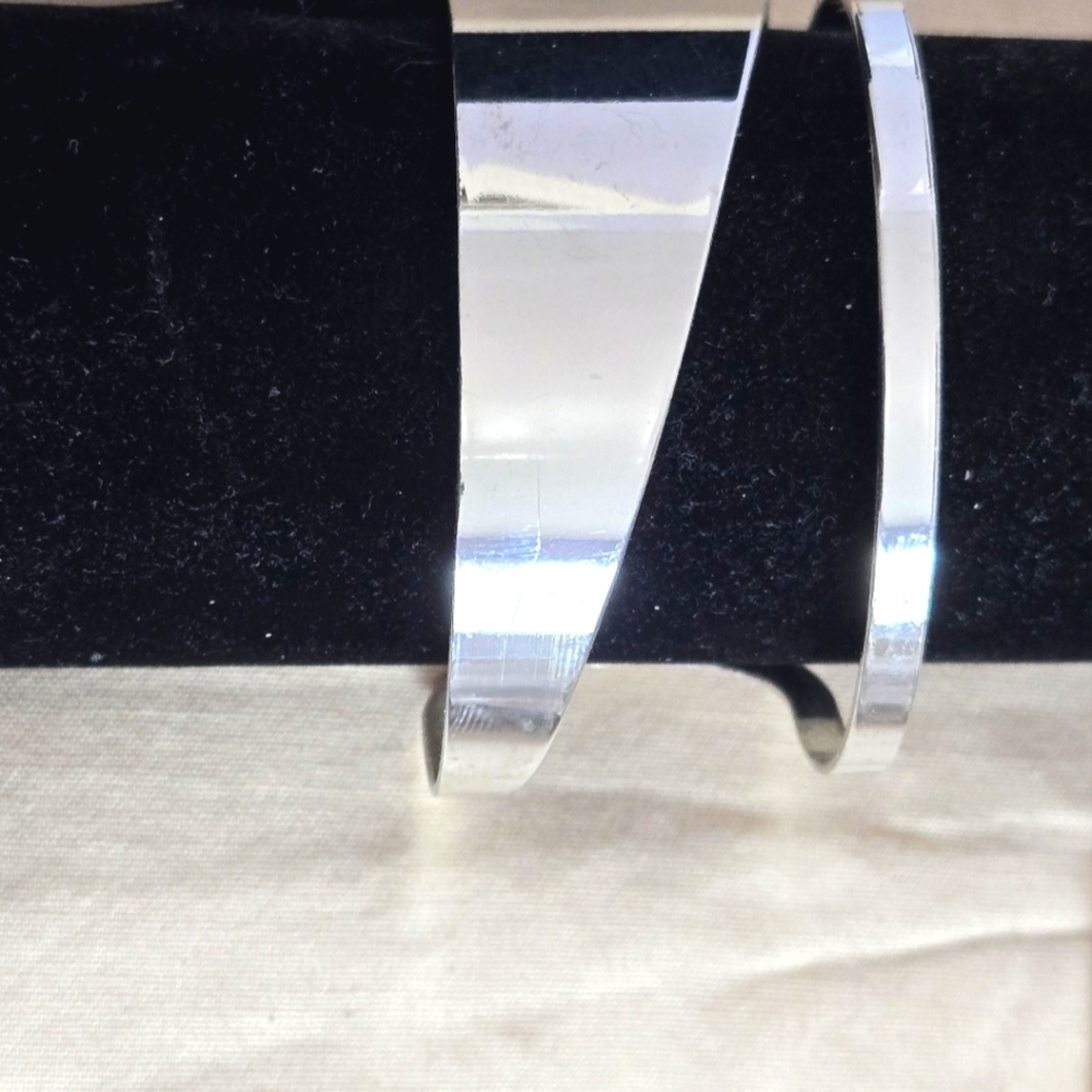 Elegant Silver Contemporary Cuff Bracelet And Ring Set - Picture 3 of 6